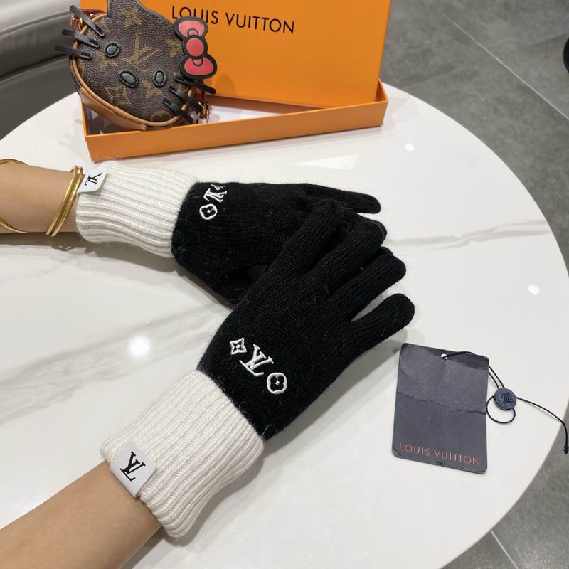 LV gloves (4)