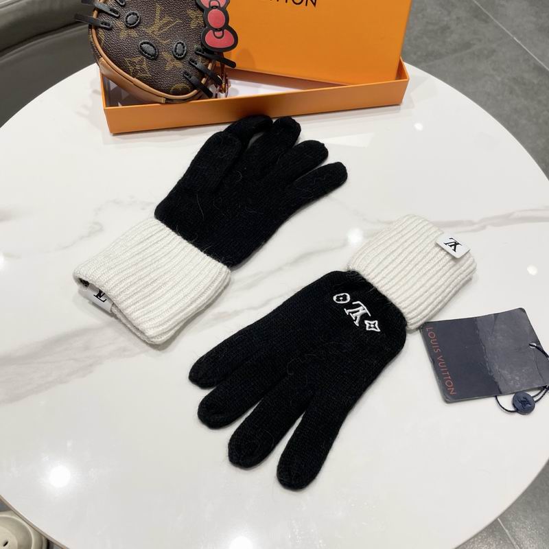 LV gloves (8)
