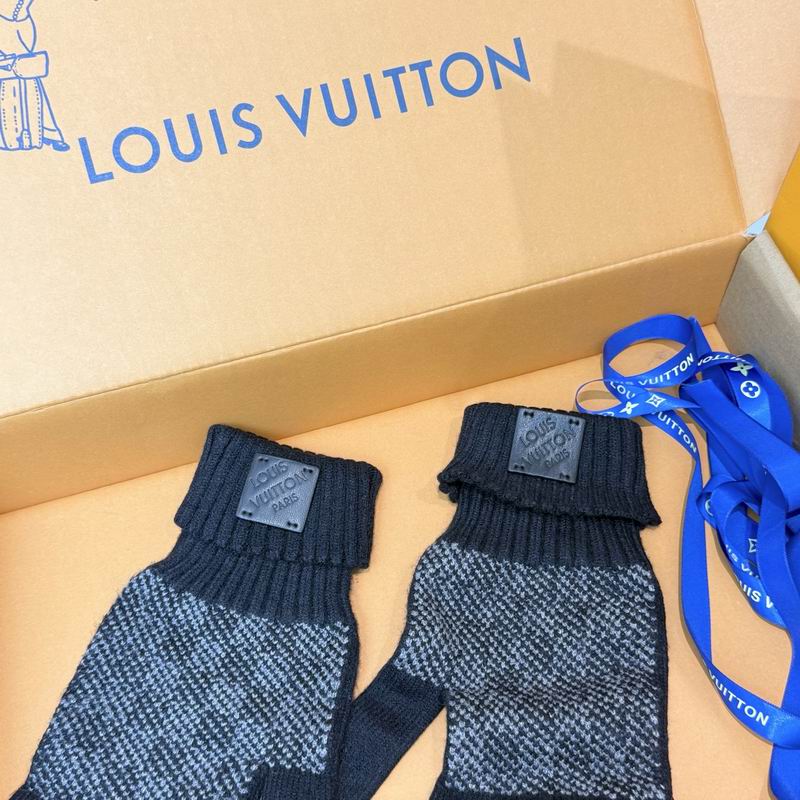 LV gloves  52 (12)