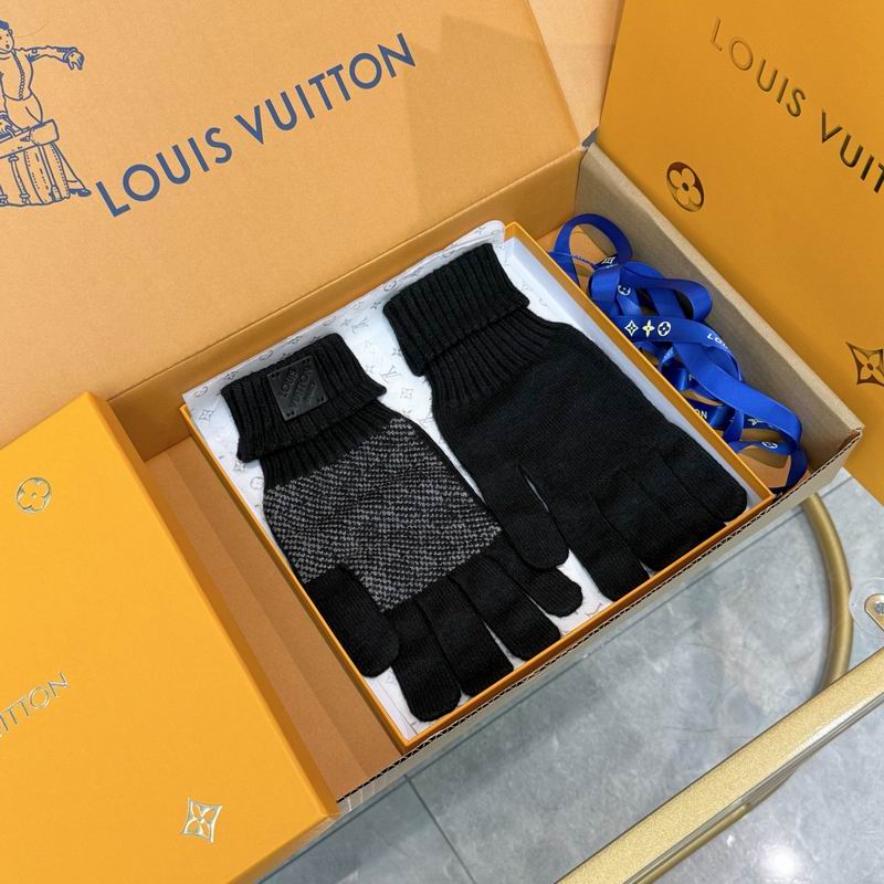 LV gloves  52 (15)