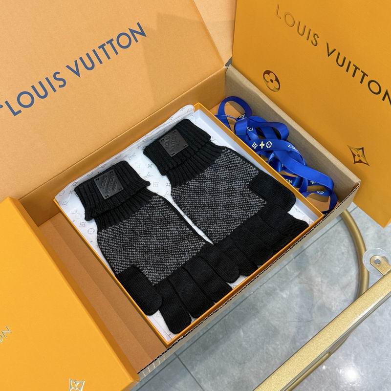 LV gloves  52 (16)