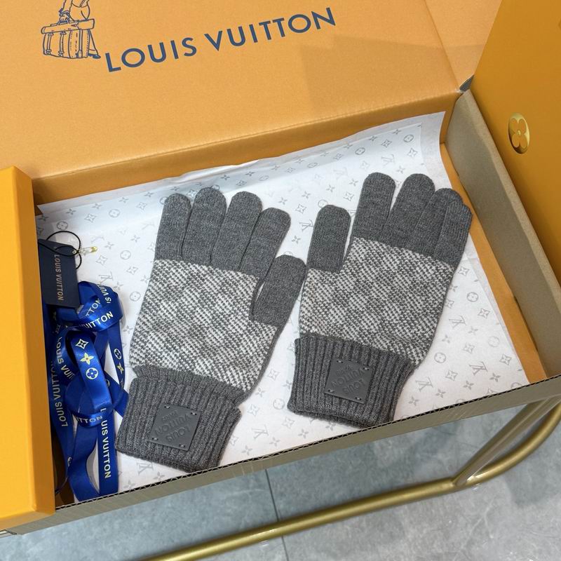 LV gloves  52 (3)