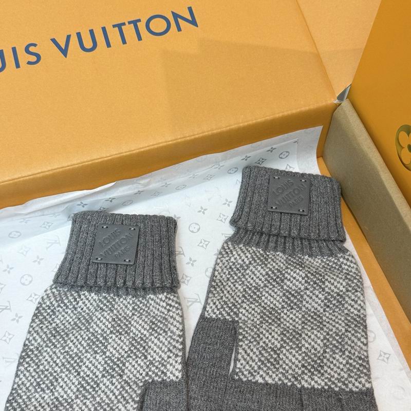 LV gloves  52 (4)