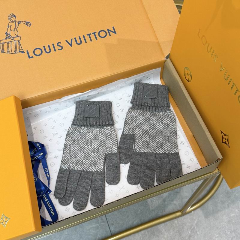 LV gloves  52 (5)