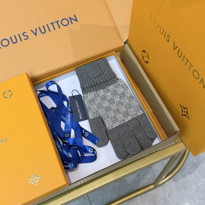 LV gloves  52 (9)