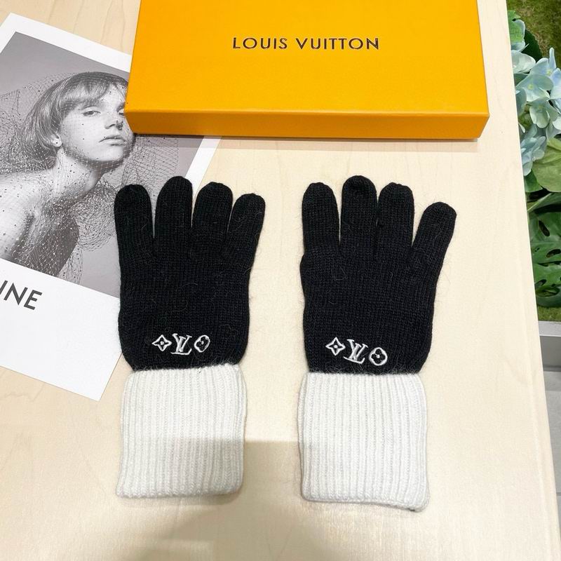 LV gloves 42 (1)