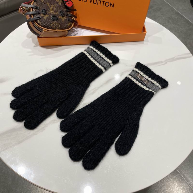 LV gloves 44 (21)