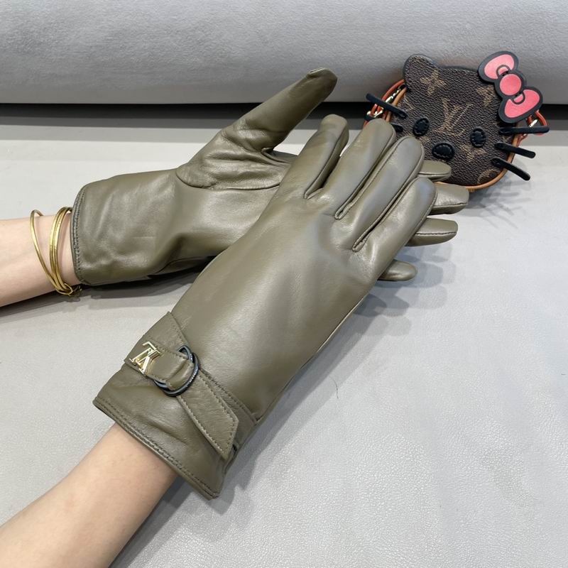 LV gloves M L 43 (1)