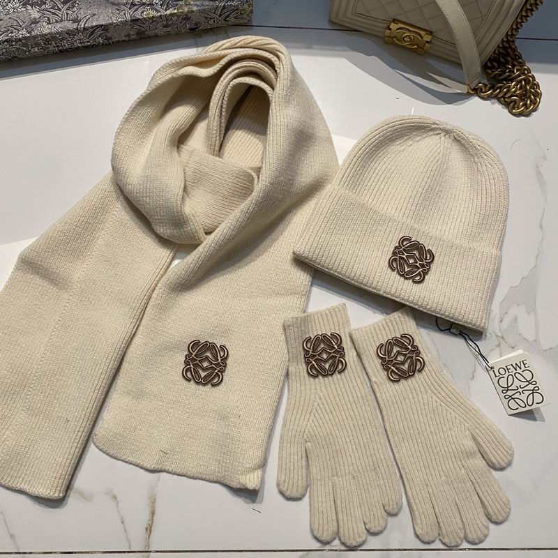 Loewe Scarf Hat Gloves (11)