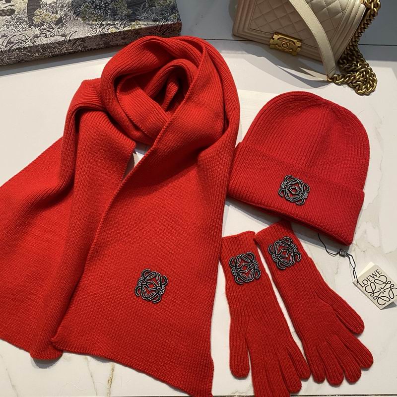 Loewe Scarf Hat Gloves (14)