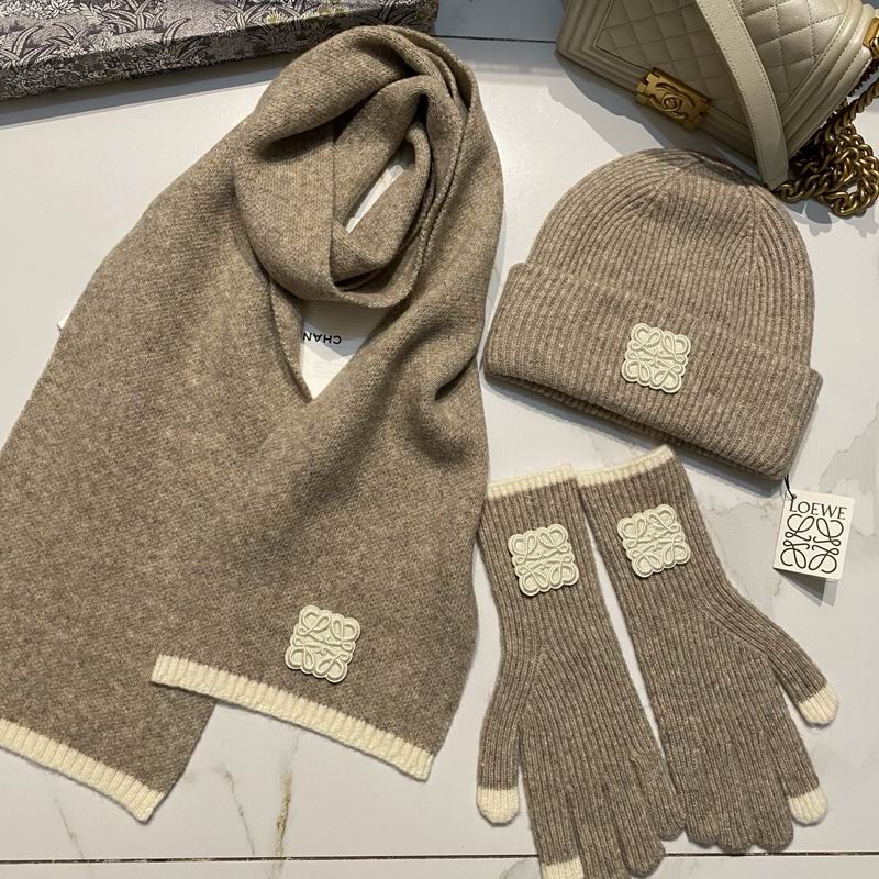 Loewe Scarf Hat Gloves (2)