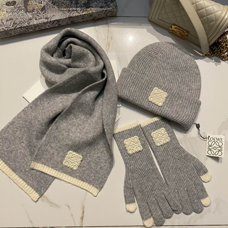 Loewe Scarf Hat Gloves (3)