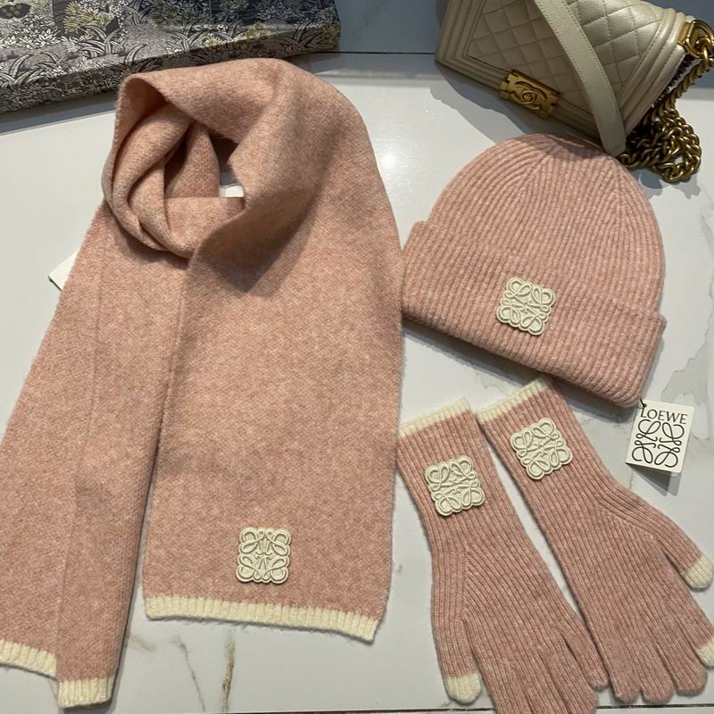 Loewe Scarf Hat Gloves (4)