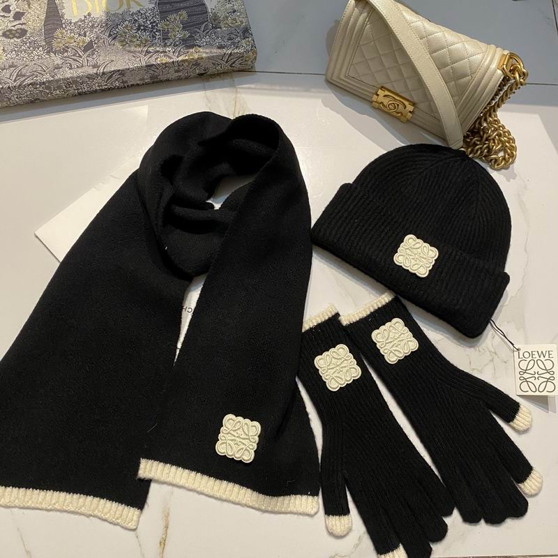 Loewe Scarf Hat Gloves (6)