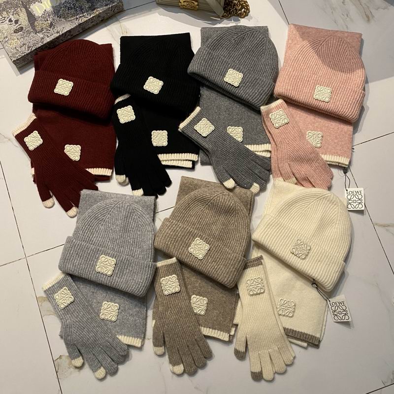 Loewe Scarf Hat Gloves (8)