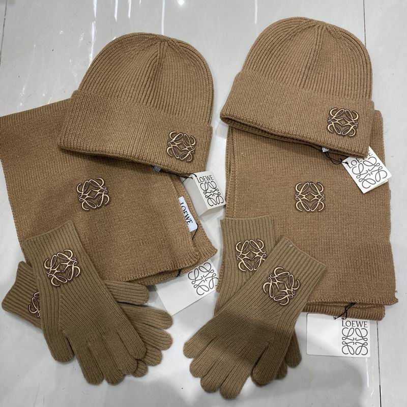 Loewe Scarf Hat Gloves (9)