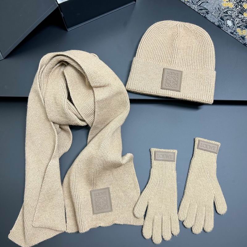 Loewe scarf hat gloves dx (3)