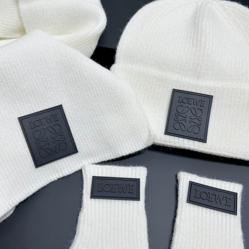 Loewe scarf hat gloves dx (4)