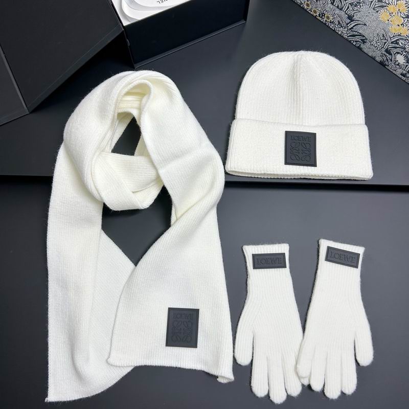 Loewe scarf hat gloves dx (5)