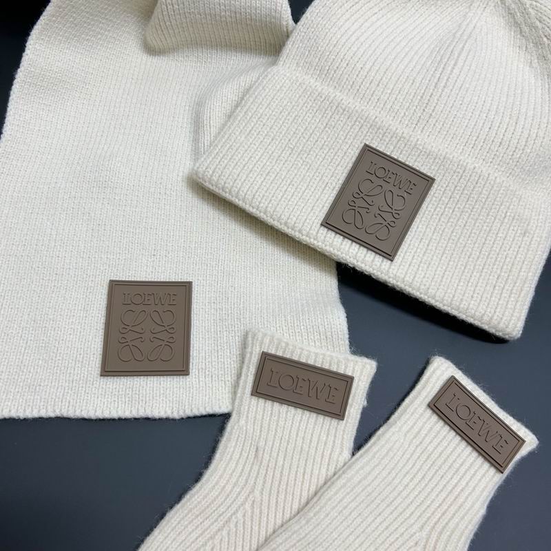 Loewe scarf hat gloves dx (6)