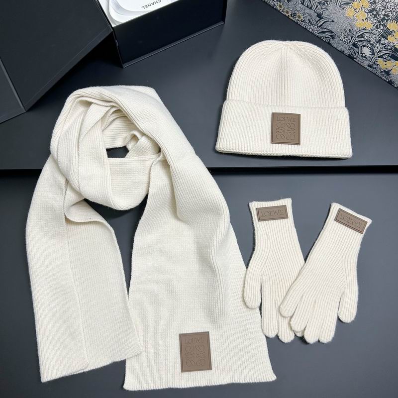 Loewe scarf hat gloves dx (7)