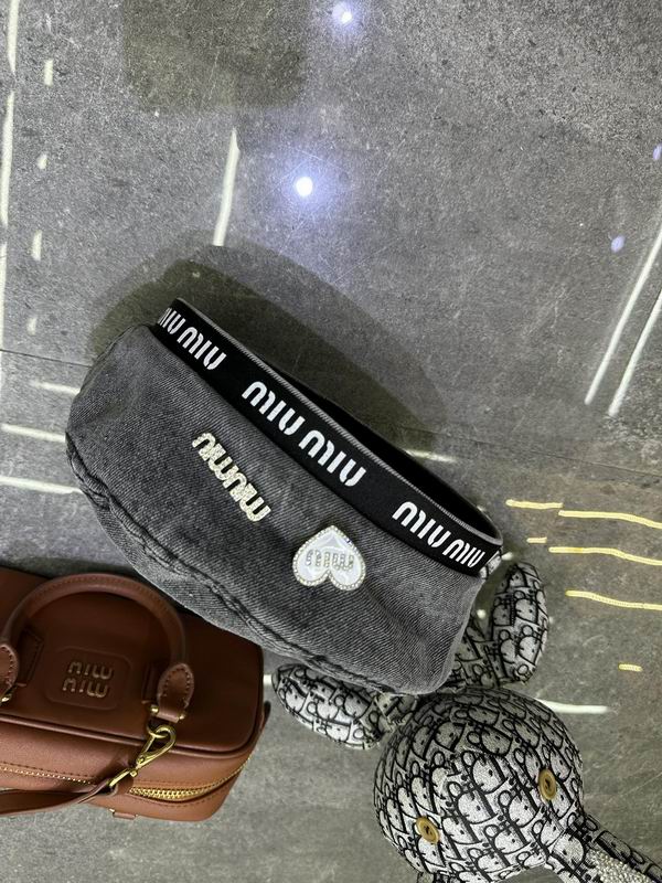 Miumiu beret dx (237)