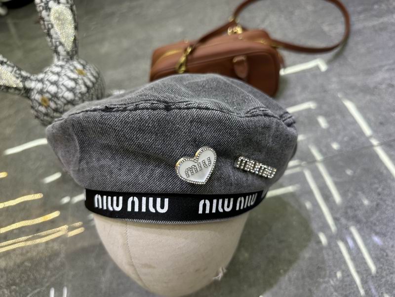 Miumiu beret dx (240)