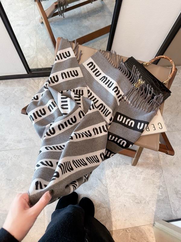 Miumiu scarf 50X180cm 100%羊毛 E01 (21)