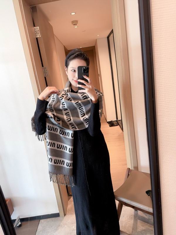 Miumiu scarf 50X180cm 100%羊毛 E01 (22)