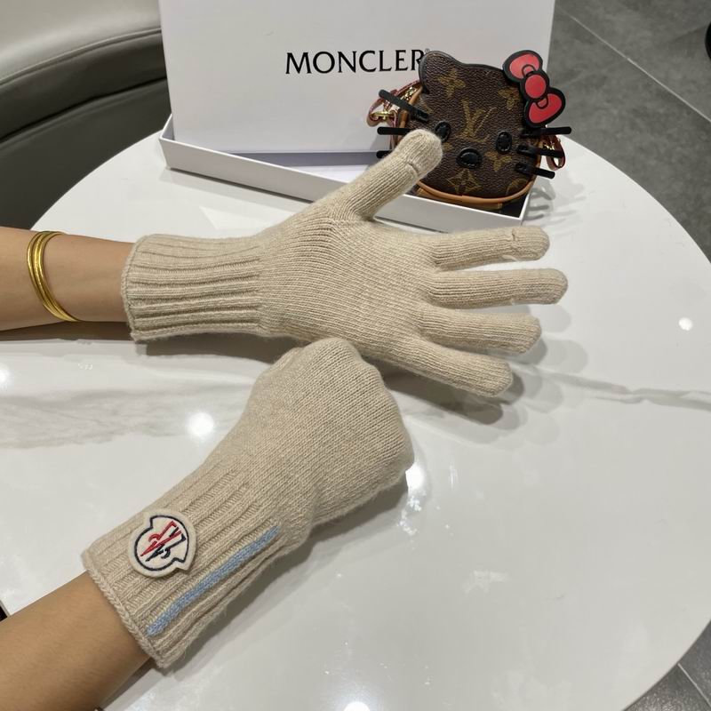 Moncler Gloves 135 (1)