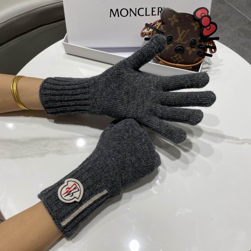 Moncler Gloves 135 (10)