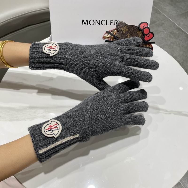 Moncler Gloves 135 (12)