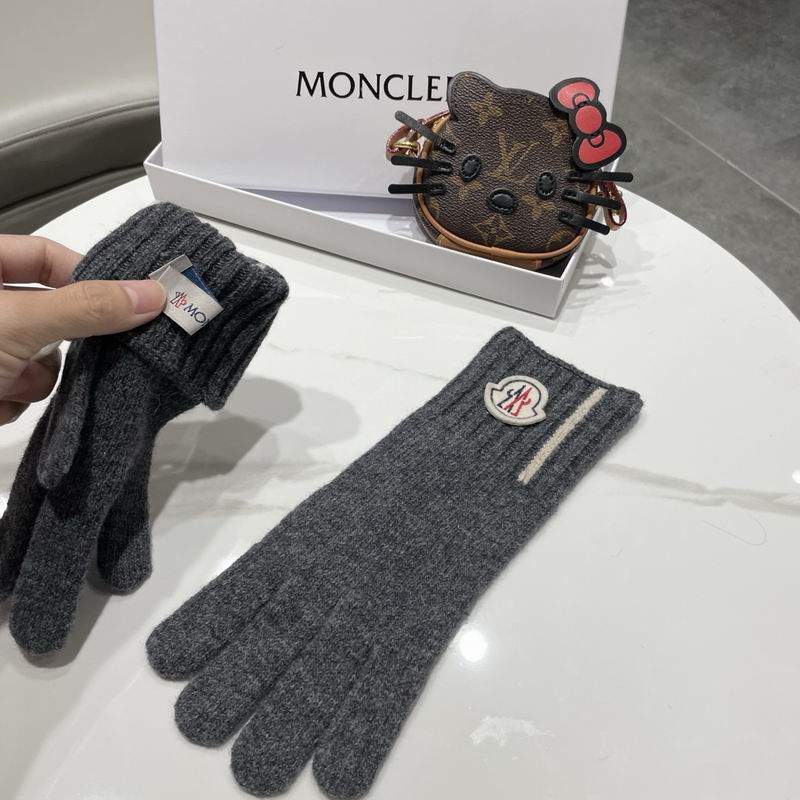 Moncler Gloves 135 (16)