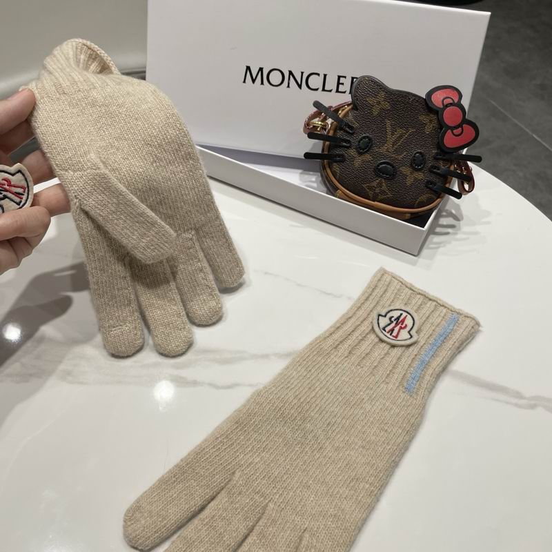 Moncler Gloves 135 (6)