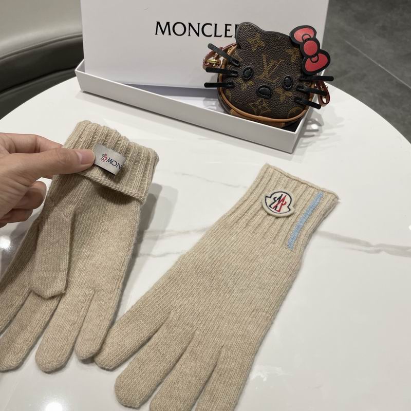 Moncler Gloves 135 (7)
