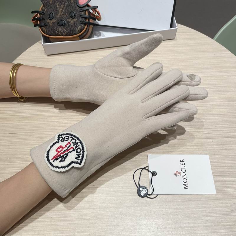 Moncler Gloves 179 (1)