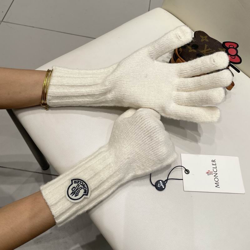 Moncler Gloves 45 (10)