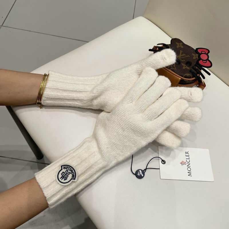 Moncler Gloves 45 (12)