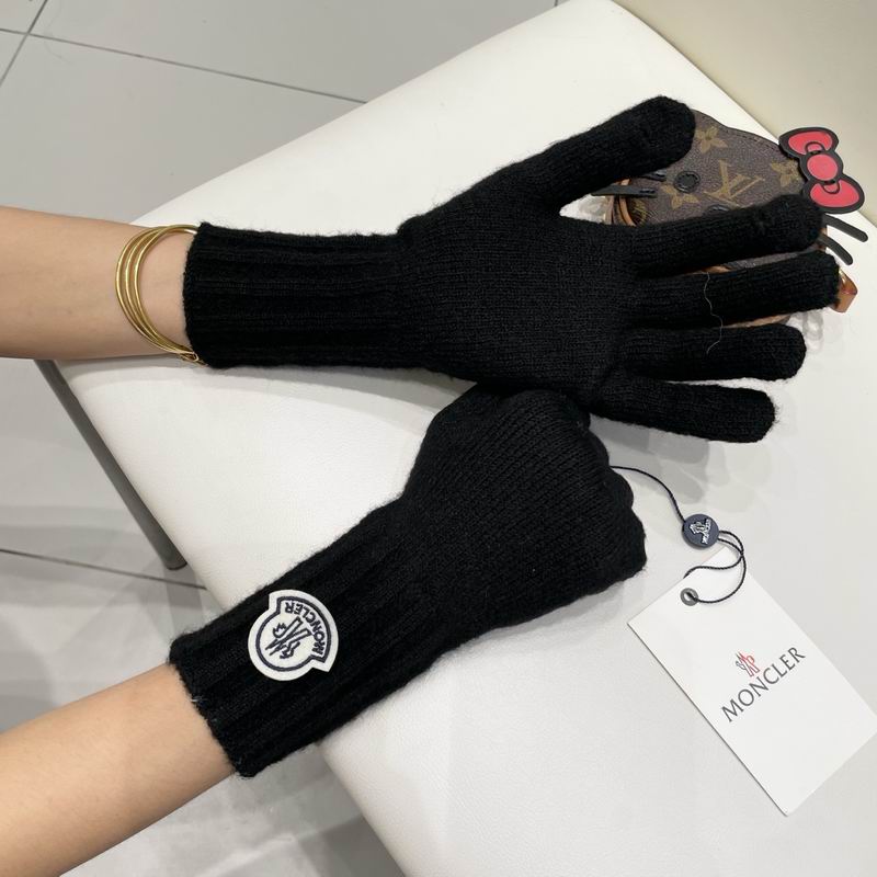 Moncler Gloves 45 (19)