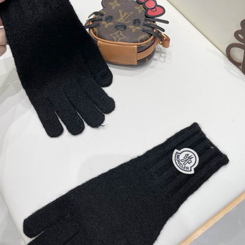 Moncler Gloves 45 (24)