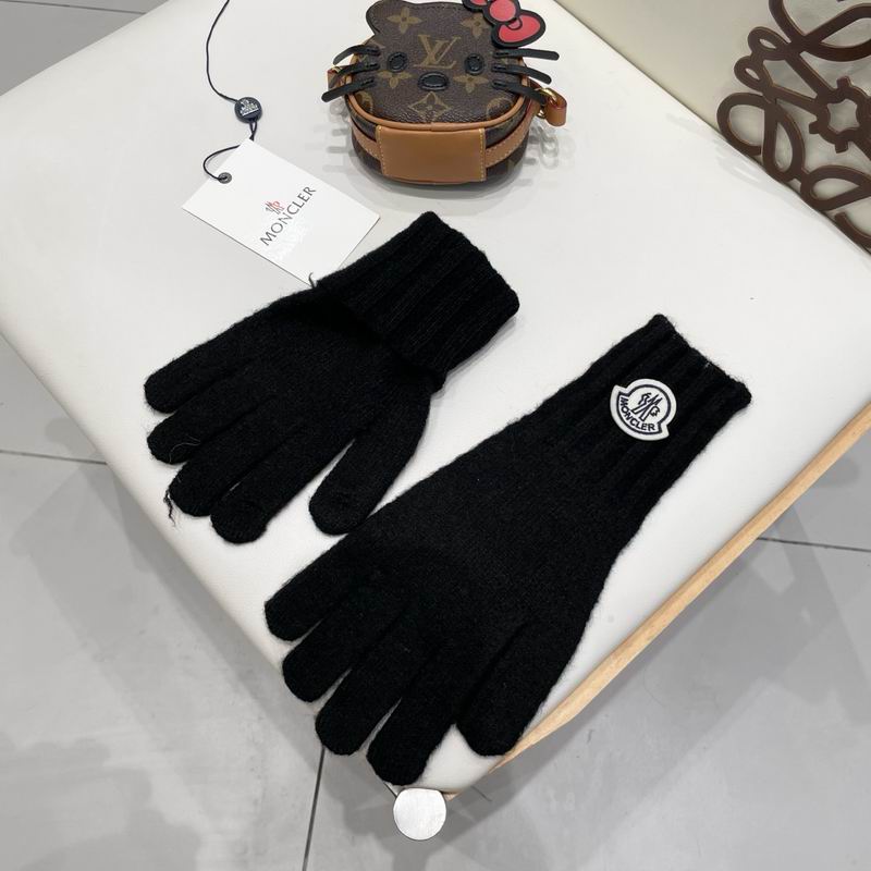 Moncler Gloves 45 (25)