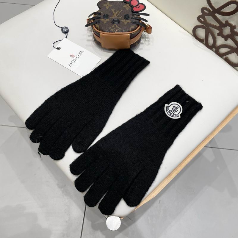 Moncler Gloves 45 (26)