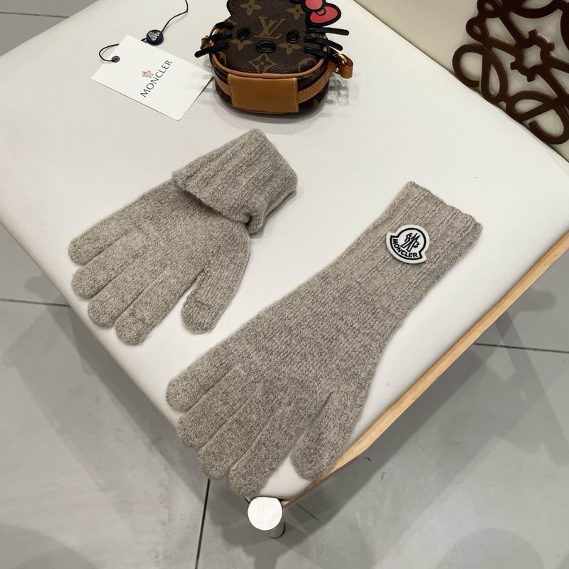 Moncler Gloves 45 (7)