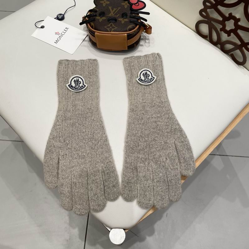 Moncler Gloves 45 (9)