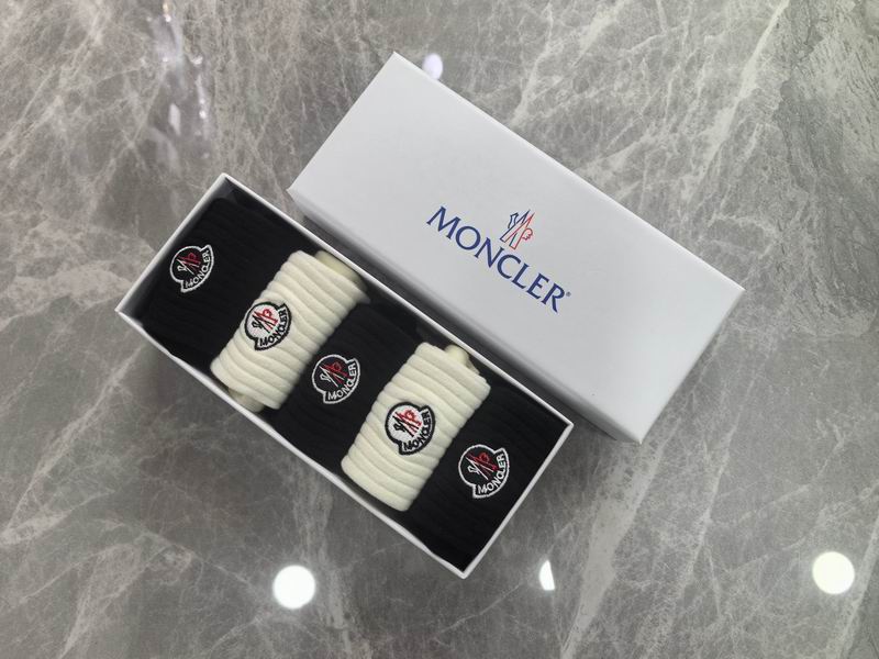 Moncler Socks (1)