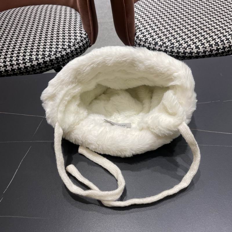 Moncler hat (1)