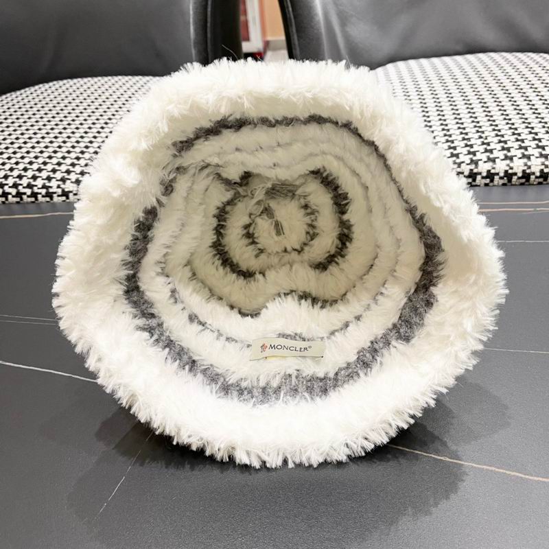 Moncler hat (2)