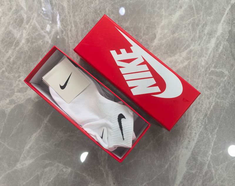 Nike socks (1)