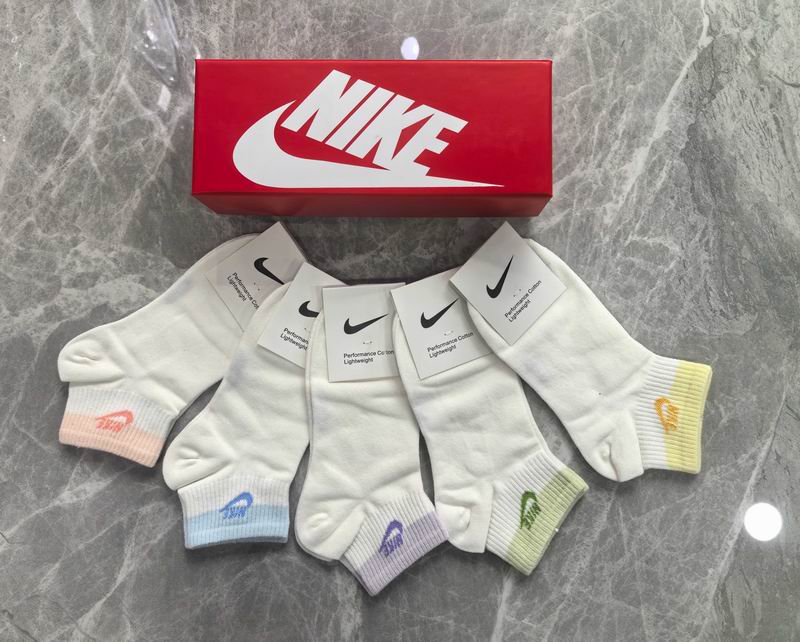 Nike socks (16)