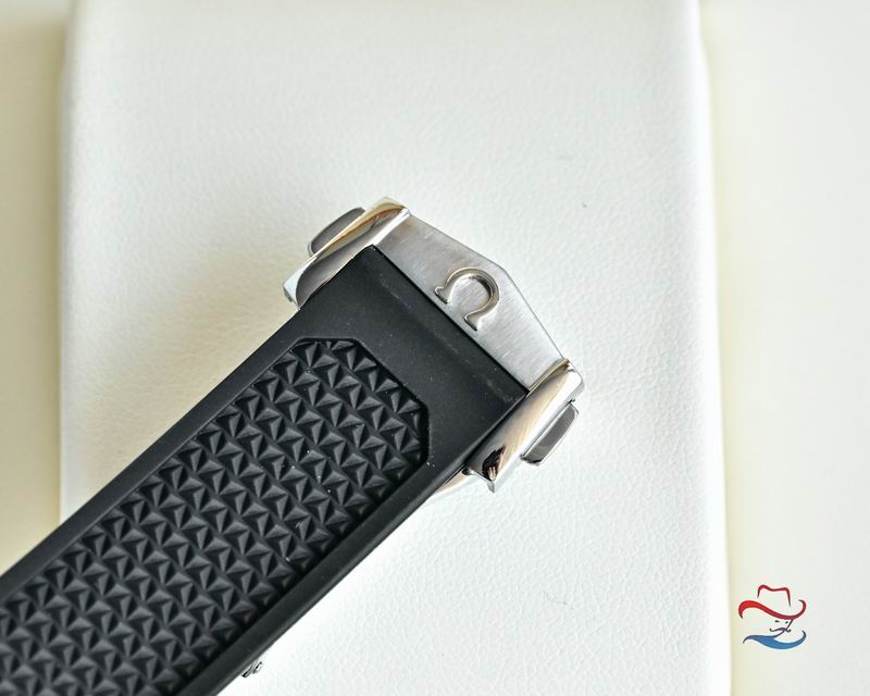 Omega 44mm 14-Speedmaster (2)